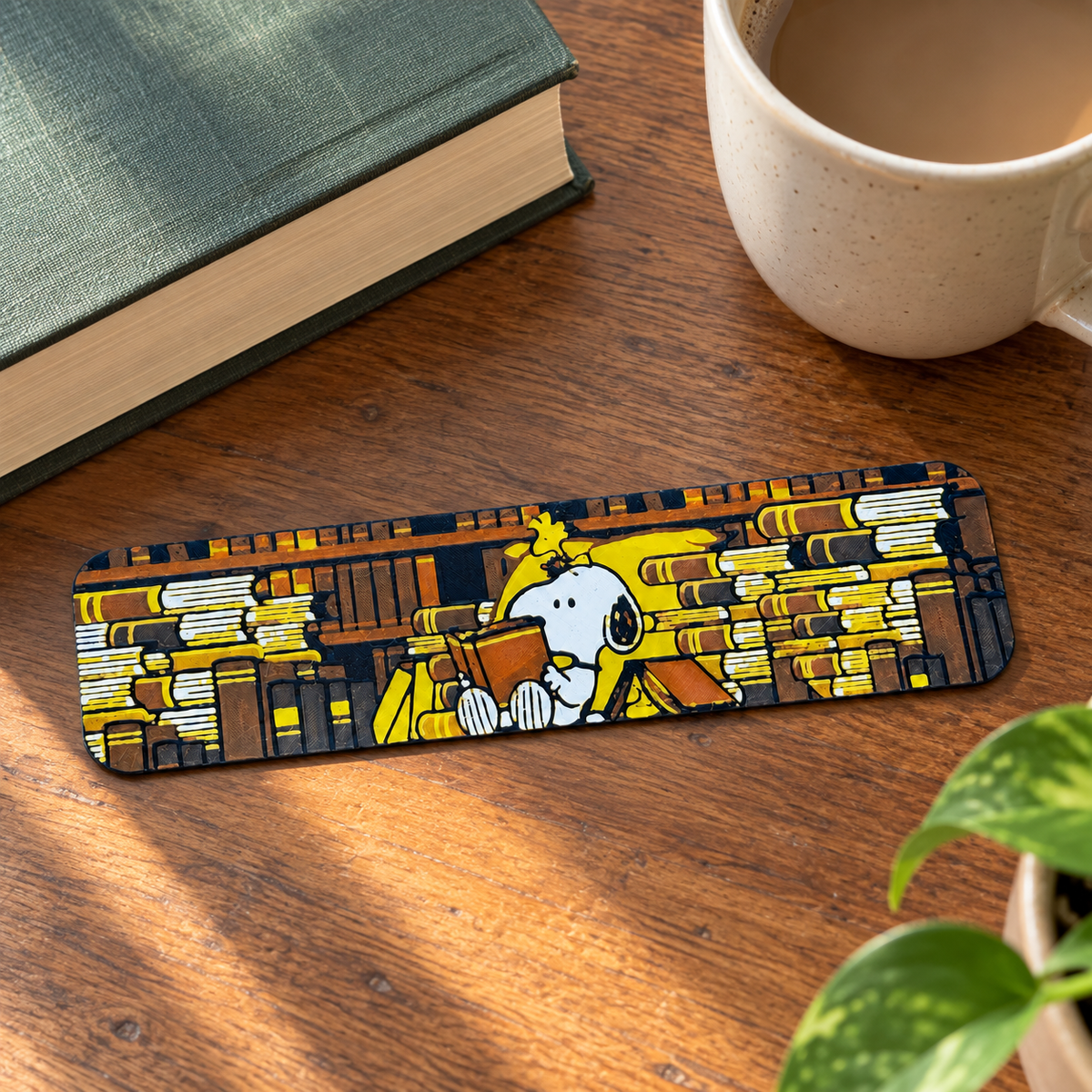 Marcapáginas Perrito en la Biblioteca sobre una mesa de lectura